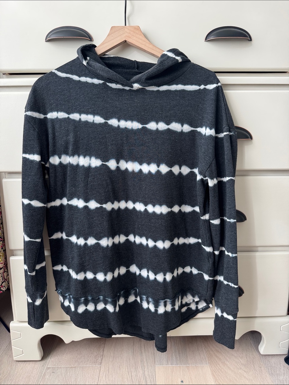 Evereve Peyton Jensen Tie dye hooded top